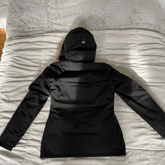 Women’s Canada Goose Montebello Parka - Picture 2 of 12